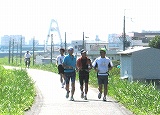 淀川堤防を走る1