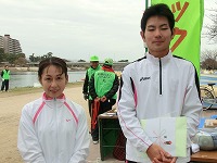 優勝の糸氏明子さんと江口亮磨さん