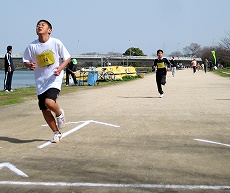 小学生1kmマラソンのゴール