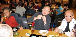 須田さん（左）と官浪さん、松井さん