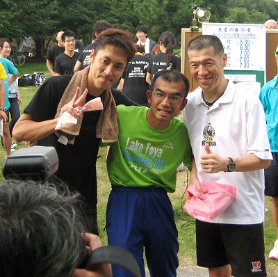 右から優勝の根岸さん、2位松本さん、3位松井さん