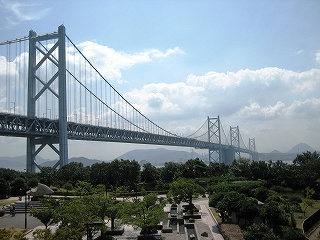 与島PAから見る瀬戸大橋