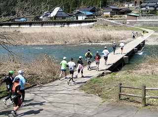 由良川を渡る1