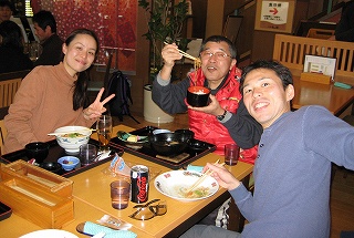 仁木さん（左）と松本さん、村山さん