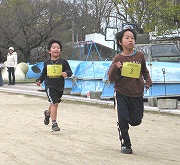 小学生1Kmマラソンの力走２
