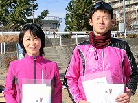 5Kmの部で優勝の黒川陽平さんと村上陽子さん
