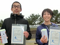10Kmの部で優勝の財田昭博さんと武田有加さん