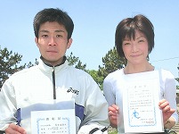 5Kmの部で優勝の石田和詳さんと姉川和子さん
