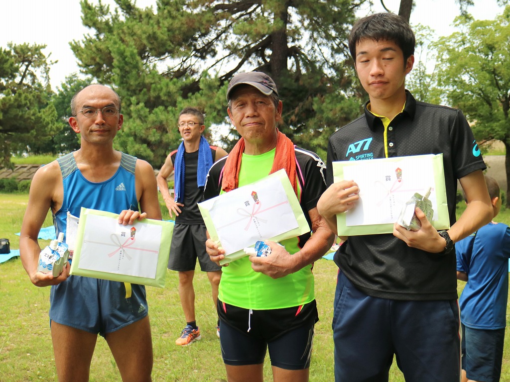 Ｂチームの左から松本さん、須田さん、下満さん